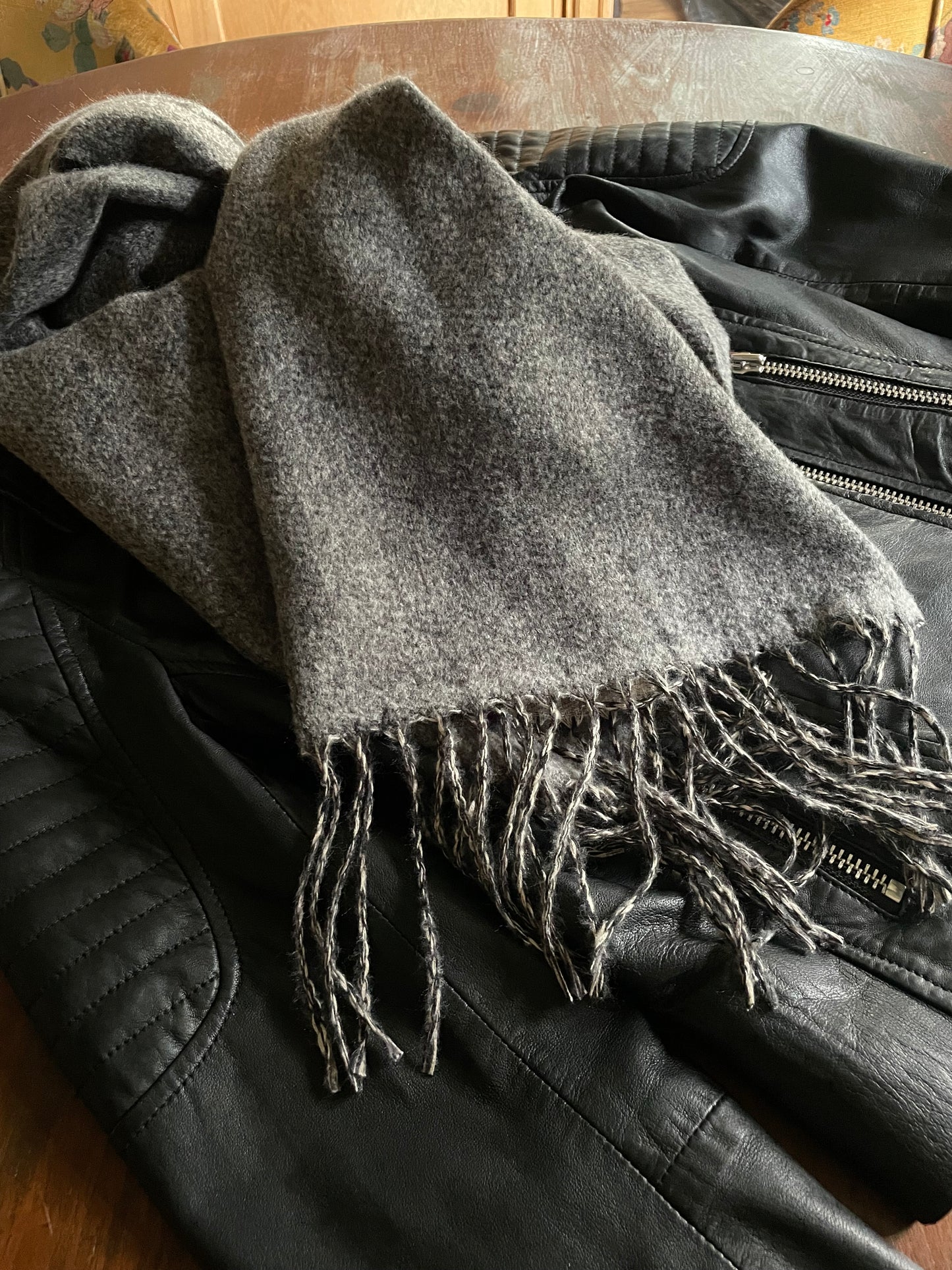 Chloe Cashmere Blanket Scarf. Grey.