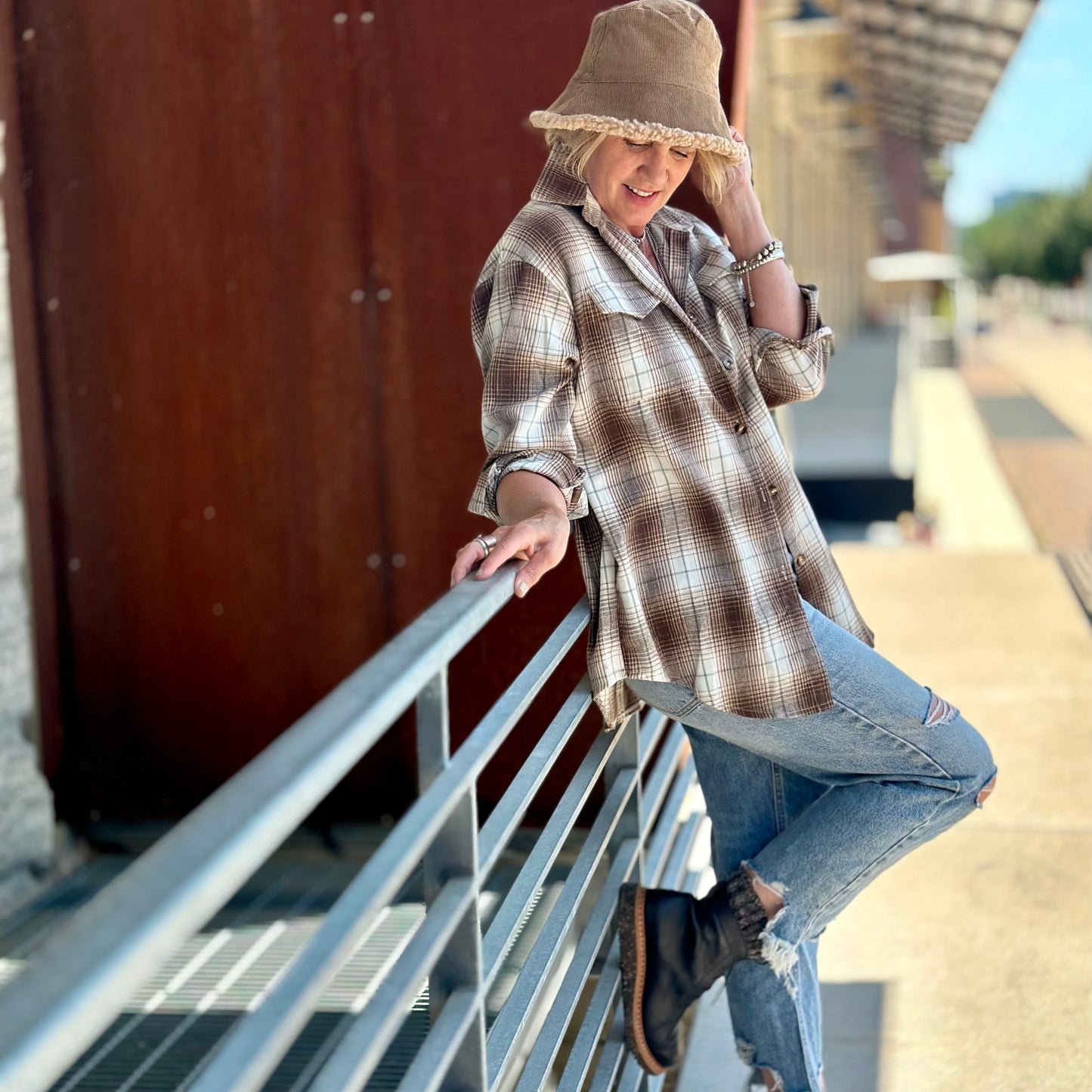 Foxy Sherpa Reversible Bucket Hat. Tan.