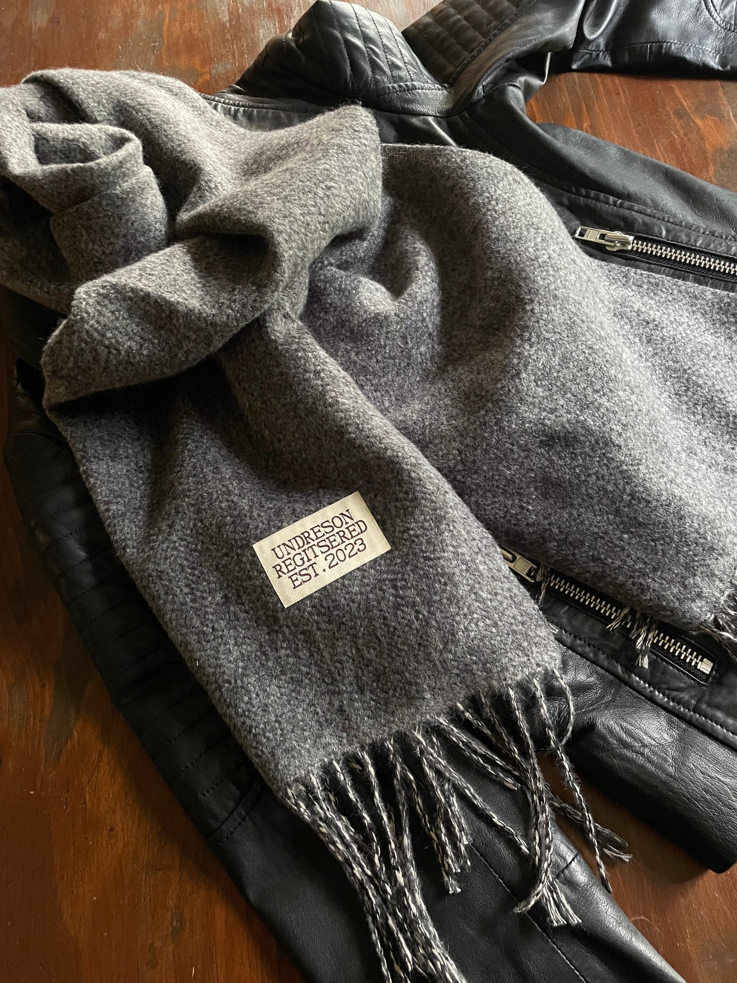 Chloe Cashmere Blanket Scarf. Grey.