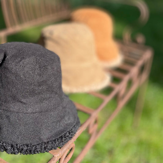 Foxy Sherpa Reversible Bucket Hat. Black.