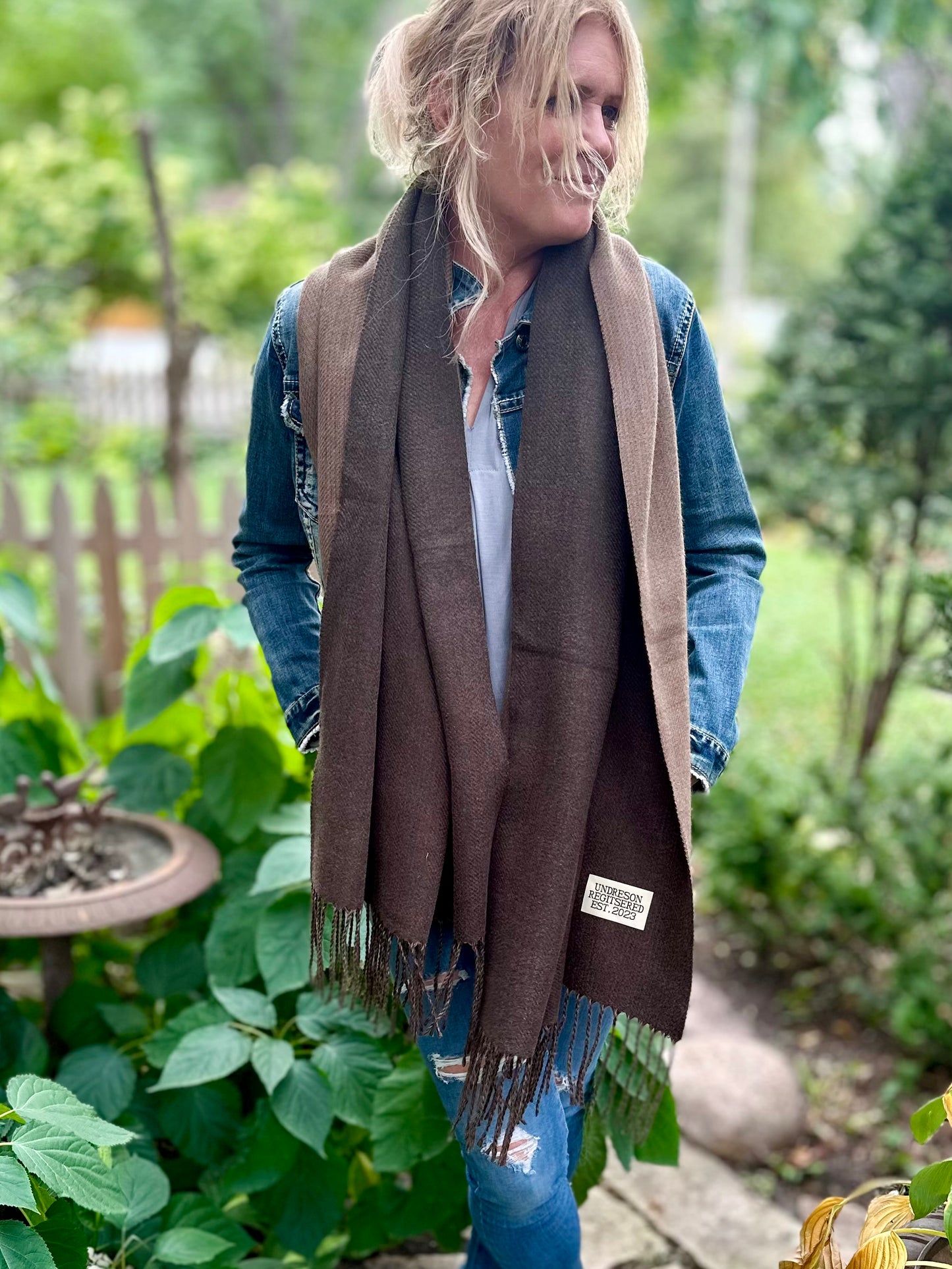 Chloe Cashmere Blanket Scarf. Brown.